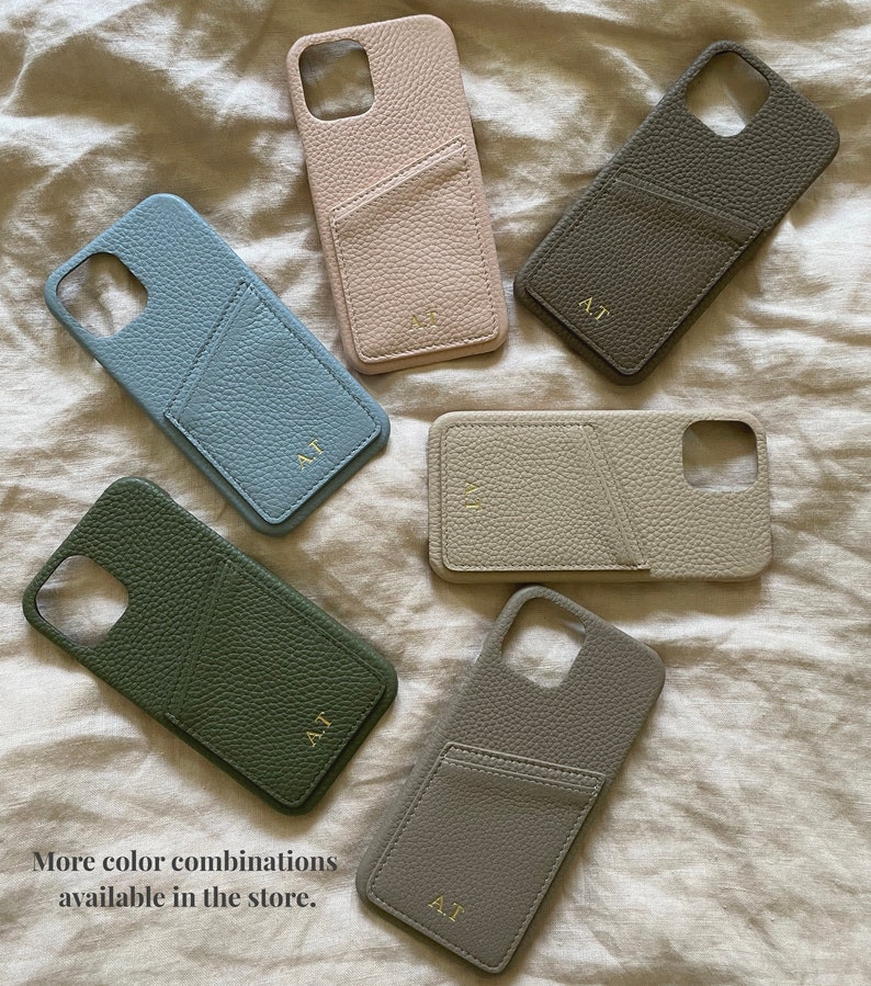 Étui personnel en cuir grainé rose pour iPhone avec porte-cartes beige monogrammé image 5