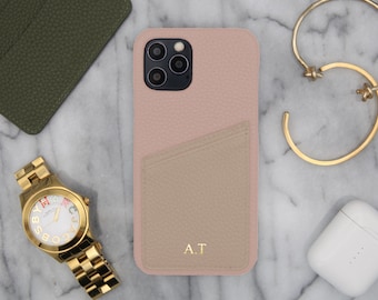 Persoonlijke roze lederen iPhone-hoes met beige kaarthouder met monogram