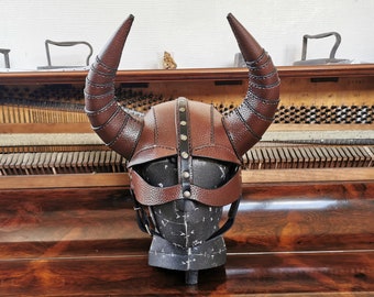 Casco de cuerno vikingo hecho a mano genuino