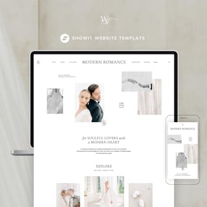 Könnte beinhalten: Eine Showit-Website-Vorlage mit dem Titel Modern Romance, die auf einem Computermonitor und einem Smartphone-Bildschirm angezeigt wird. Das Layout bietet einen weißen Hintergrund, Serifenschrift und mehrere Fotos eines Paares.