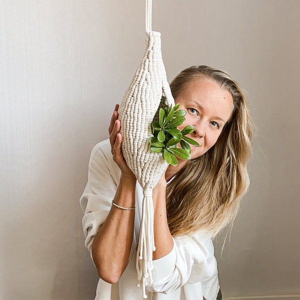 Macrame PATTERN Cocoon plant hanger, macrame plant holder tutorial for air plants or mini plants, macrame pot holder pattern