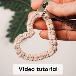 Heart keychain macrame tutorial, macrame video pattern heart token, mother&#39;s day gift heart, valentine&#39;s day easy diy project
