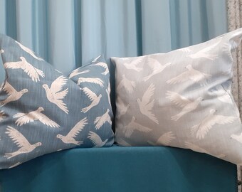 Housse de coussin faite main, 2 couleurs (gris & bleu) colombes, housse de coussin décorative, 50 x 60 cm, housse de coussin, coton lin, remplissage disponible séparément