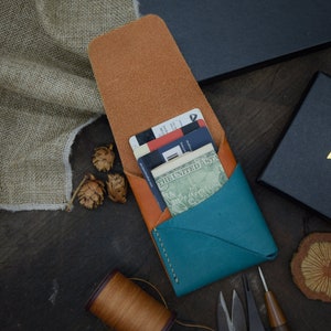 Portafoglio tascabile frontale con colori misti personalizzati, personalizzazione gratuita, il colore primario è il lato destro (esterno), il colore secondario è l'interno