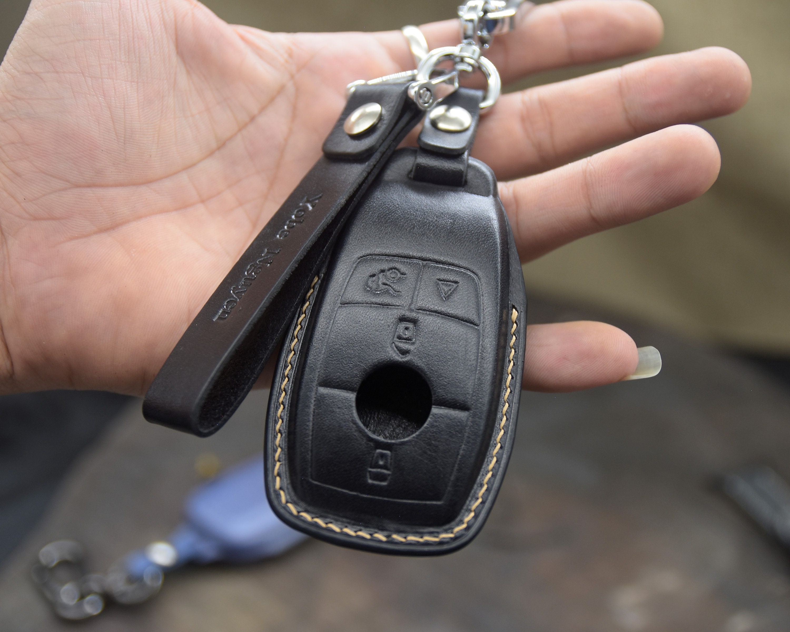 For Mercedes Benz Genuine Leather key fob cover with keychain Compatible with Mercedes-Benz 2019-2021 A-Class C-Class G-Class 2017-2021 E-Class 2018-2021 S-Class Keyless Smart Key Fob 4-Button,Brown For Mercedes Benz Genuine Leather key fob cover with keychain Compatible with Mercedes-Benz 2019-2021 A-Class C-Class G-Class 2017-2021 E-Class 2018-2021 S-Class Keyless Smart Key Fob 4-Button,Brown