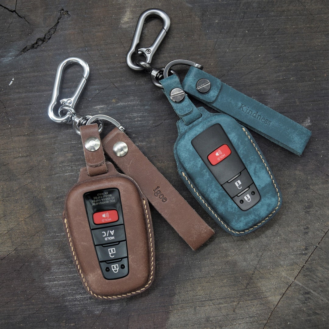 for Toyota Key Fob Cover Keychain Leather Car Key Case Fob Holder  Compatible Highlander Tacoma Tundra Rav4 4Runner Camry Sequoia Corolla  Prius (Black)