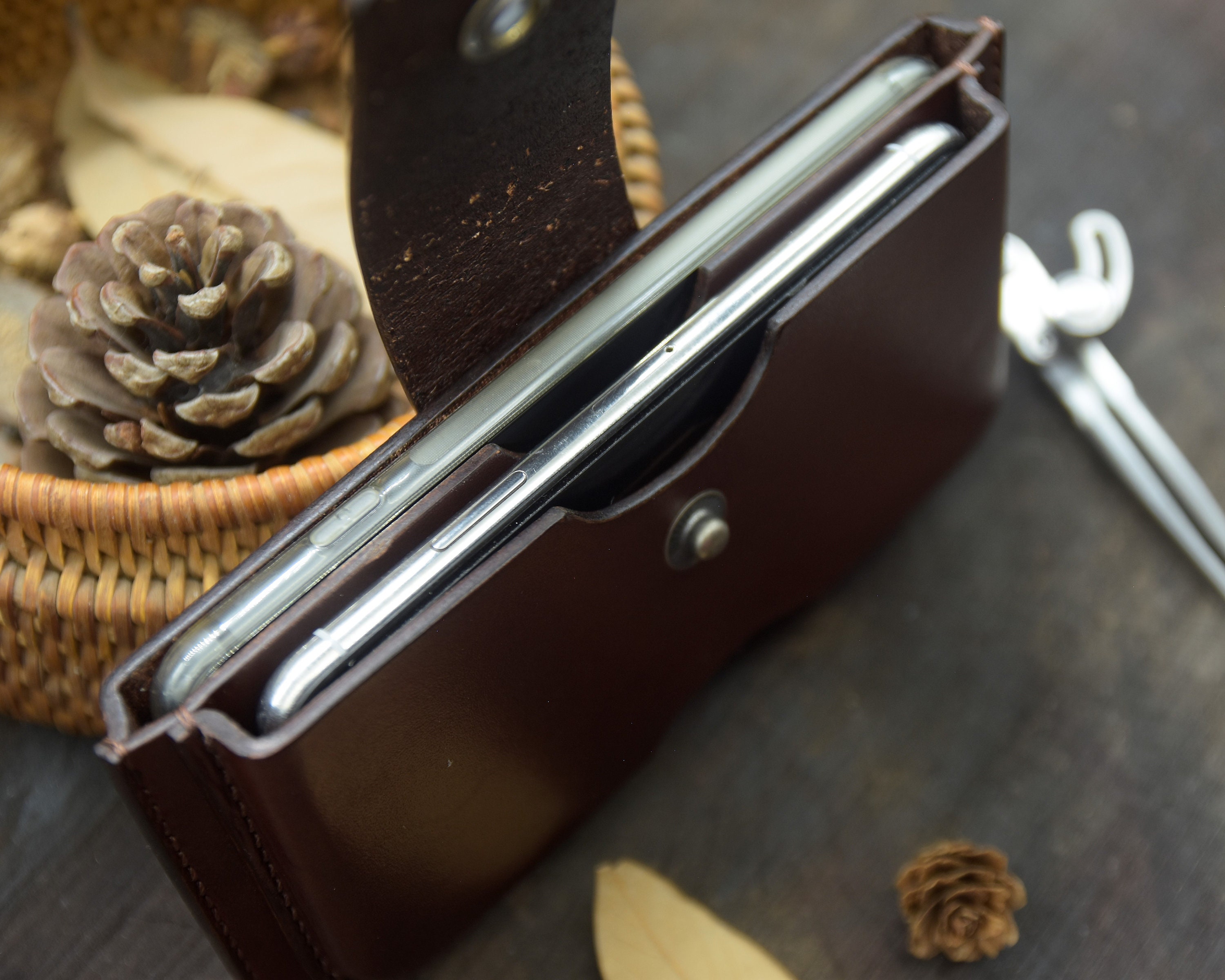 Leather Dual Phone Case, Leather Double Phone Case, Case Holds Two Phones, Slanted 2 Phone Holster, Leather Two phone case with belt loops