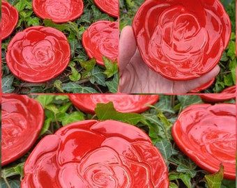 Petites coupelles roses rouges en céramique fait main