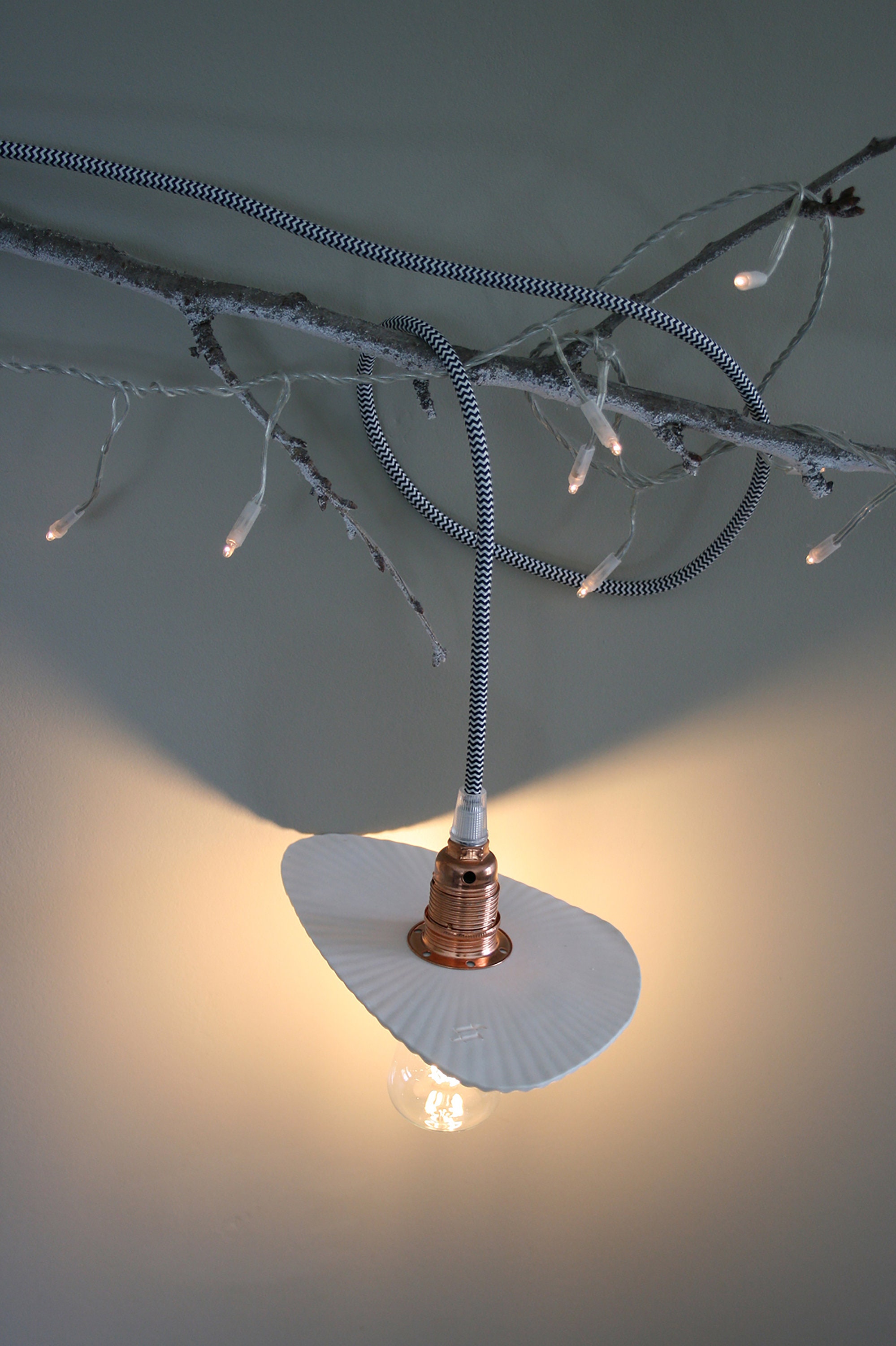 Lampe De Table Lanterne En Porcelaine Blanche - Prise UK 3 Broches - Lumière Blanche Chaude - Neuf
