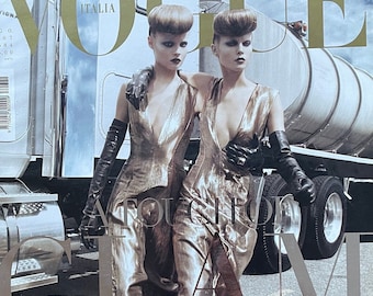 Pre-Owned Magazine Vogue Italia 2007 cover A Tough of Glam!