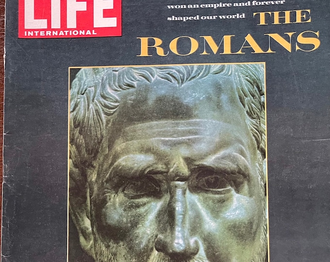 Pre-Owned LIFE MAGAZINE-Vintage American History & Photography - Iconic Cover - Collectible Back Issue