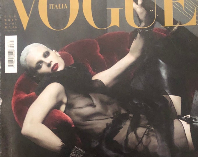 Own a piece of Vogue history-Magazine Vogue Italia cover by Steven Meisel-Iconic style & Cover Photography Fashion Models Collectible Issue!
