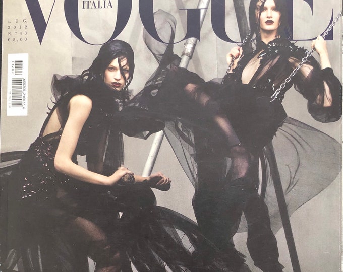 Own a piece of Vogue history-Magazine Vogue Italia cover by Steven Meisel-Iconic style & cover photography fashion models !