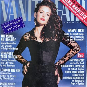Könnte beinhalten: Titelseite des Vanity Fair Magazins vom Mai 1997 mit Liv Tyler. Auf dem Cover steht "European Edition". Tyler trägt ein schwarzes Kleid mit Spitzendetails. Artikel und Schlagzeilen sind ebenfalls zu sehen.