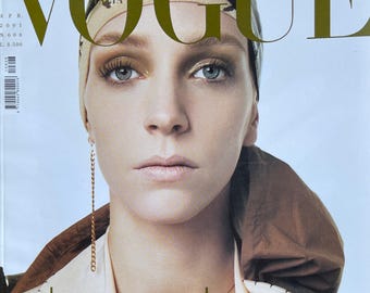 Pre-Owned Magazine Vogue Italia April 2001 cover by Steven Meisel-Iconic style & Cover Photography Fashion Models Collectible Issue!