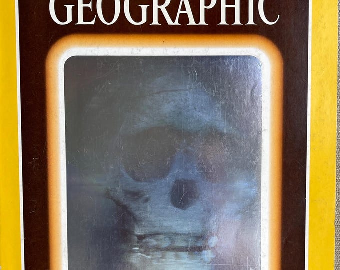 Pre-Owned Collectible - Unique vintage magazine National Geographic 1985 - Unique Holographic image cover - Early Man