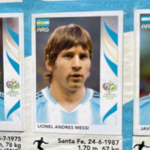 Seu Arquivo de Esportes - cartões de álbuns vintage raros e colecionáveis da Panini Fifa 2006 Copa do Mundo Alemanha Messi, Ronaldo estreante...