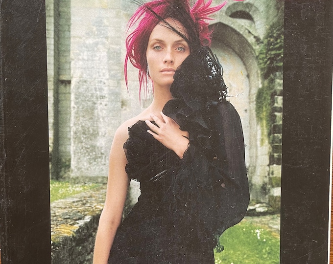Pre-Owned Vogue Italia 2001 magazine - cover by Steven Meisel