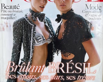 Pre-Owned Magazine Vogue Paris 2005 - Iconic style & Cover Photography Fashion Models Collectible Issue!