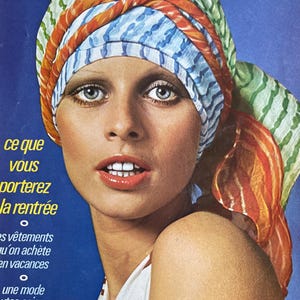 For Women who read fashion -Vintage fashion magazine Jardin des modes magazines 1971