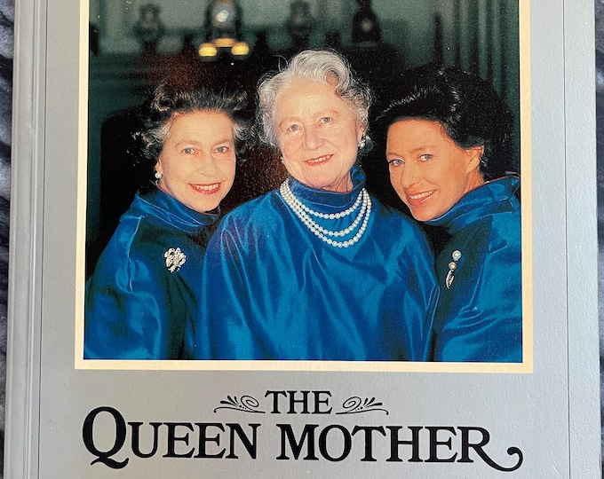 Vintage classic magazine Illustrated 1959 Queen Elizabeth