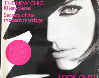 Pre-Owned Vogue magazine 1995 - cover Elizabeth Hurley