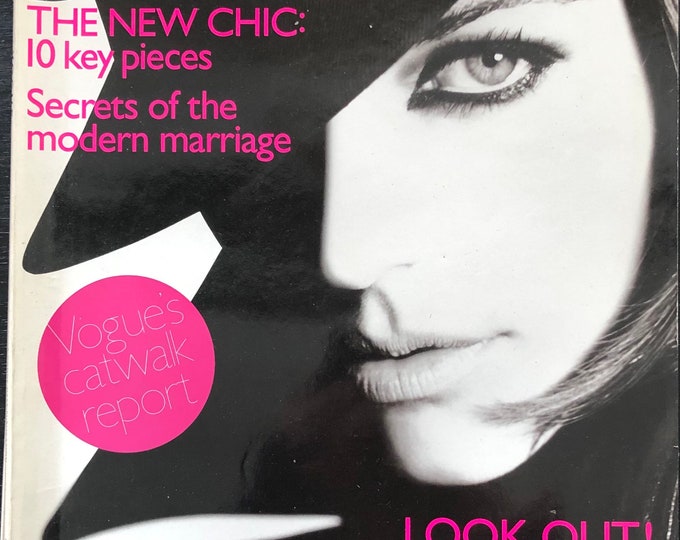 Pre-Owned Vogue magazine 1995 - cover Elizabeth Hurley