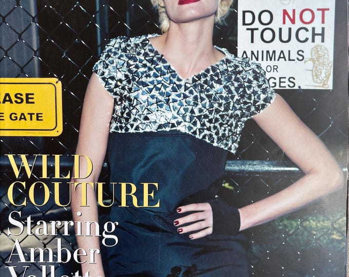 Pre-Owned Magazine Vogue Italia 2009 cover Amber Valletta - Iconic style & Cover Photography Fashion Models Collectible Issue!