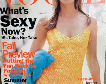 Pre-Owned Vintage fashion Magazine Vogue 1996 cover Cindy Crawford -Iconic style & Cover Photography Fashion Models Collectible Issue!