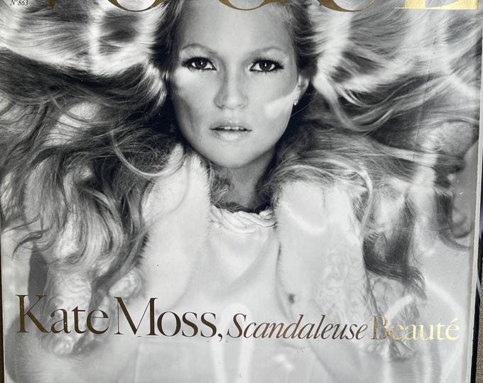 Pre-Owned Vogue magazine 2005/2006 Paris - cover Kate Moss, Scandalous Beautye!