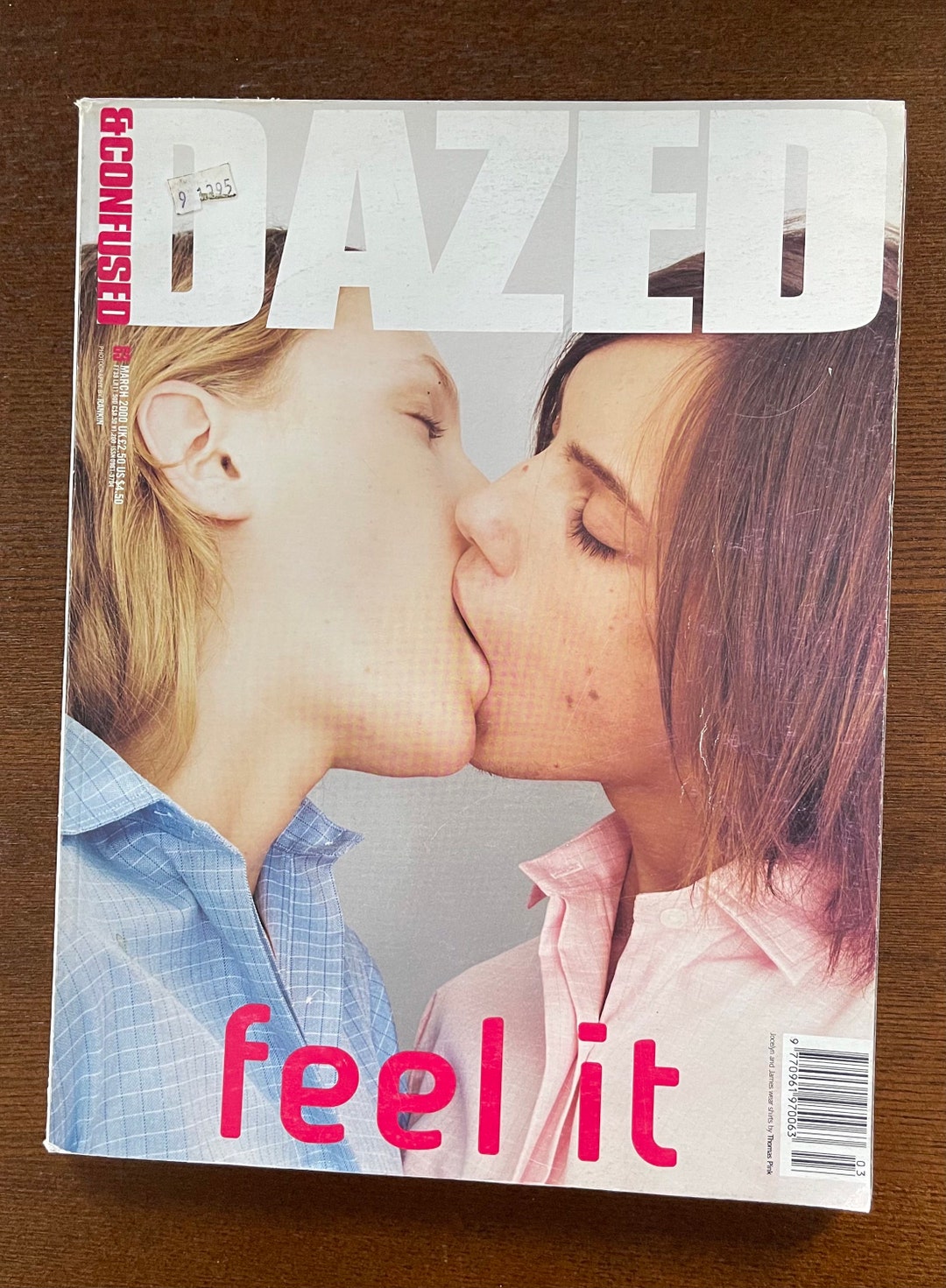 女性情報誌 Dazed Magazine il_1080xN.6964542429_hug3.jpg