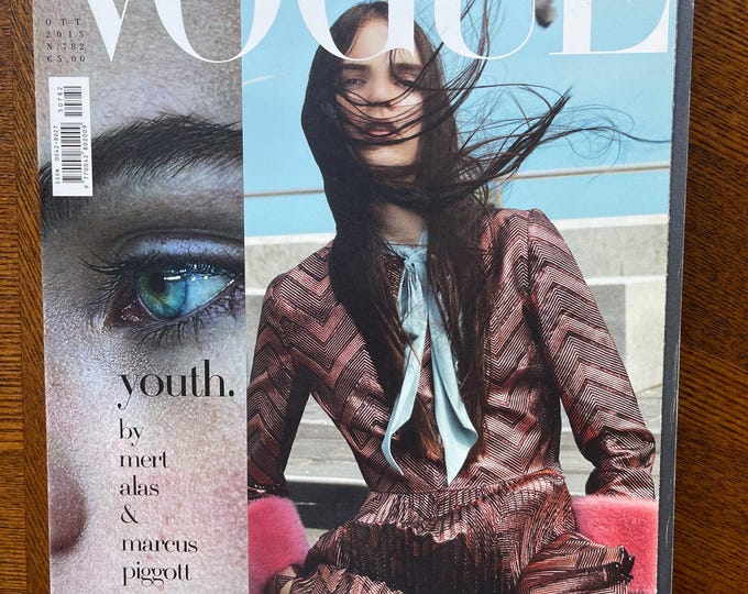 Own a piece of Vogue history-Magazine Vogue Italia -Iconic style & Cover Photography Fashion Models Collectible Issue!