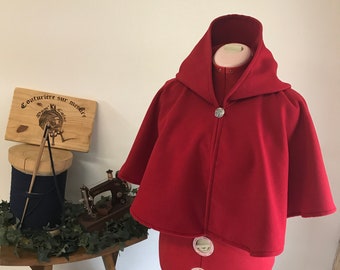 Archer cap, archer capelet, short hooded cape, short hooded capelet with brooch provided, handmade red capelet made in France