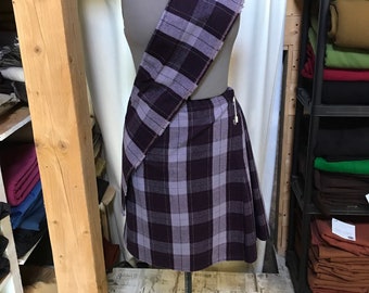 Jupe, jupe kilt, kilt avec écharpe coordonnée, kilt écossais en laine à carreaux beige et marron avec fil rouge et noir, jupe kilt écossais