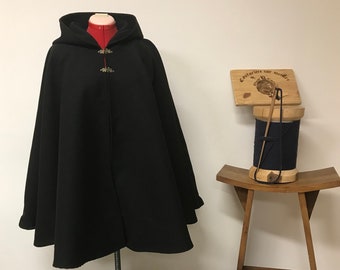 3/4 cape, artisanal knee-length cape in black peacoat wool with hood and double hook “leaf” clasp, handmade cape in France