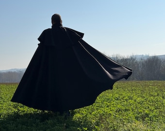 Capuchonmantel van wol, elegante lange cape, unisex capejas, Venetiaanse zwarte cape, middeleeuwse stijl herinterpretatie, handgemaakt exemplaar