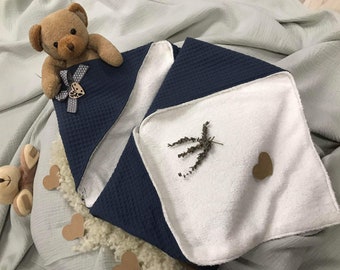 Cape de Bain bébé doublée en coton gaufré et éponge bambou bleu, drap de bain bébé doublé, serviette de bain à capuche entièrement fait main