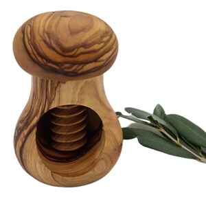casse noix en bois d olivier