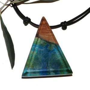 pendentif en bois d olivier et resine epoxy