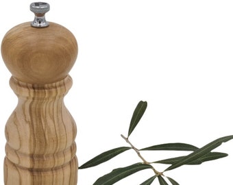 Olive wood pepper mill 13 cm - Bisetti. (2033)