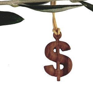 Dollar shape pendant jewel in olive wood with cotton cord cited (8030)