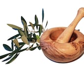 12 cm bulging round mortar and olive wood pestle (6402)