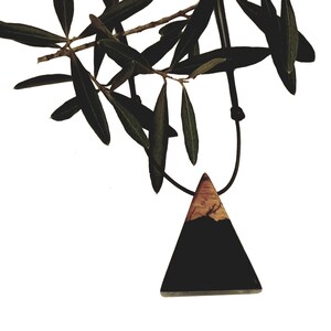 pendentif en bois d olivier et resine epoxy