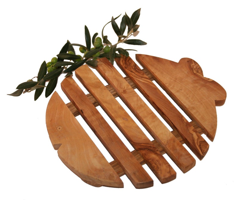 Fish shaped trivet in olive wood 284M image 1