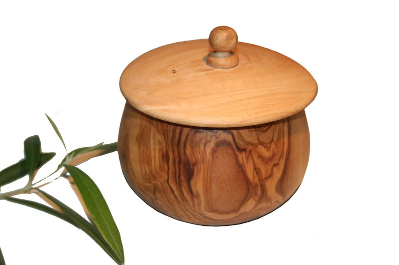 Boite ronde avec couvercle en bois d olivier