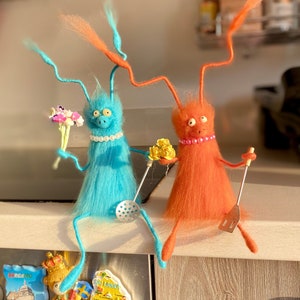 Cockroaches interior toys, funny insects, personalized art toys, living room decor, wool felt cockroaches