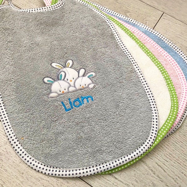 Personalisiertes Babylätzchen, besticktes Lätzchen mit Namen, benutzerdefiniertes Babyparty-Geschenk, neues Babygeschenk, Lätzchen mit Namen und Geburtsdatum, Lätzchen mit eigenem Text