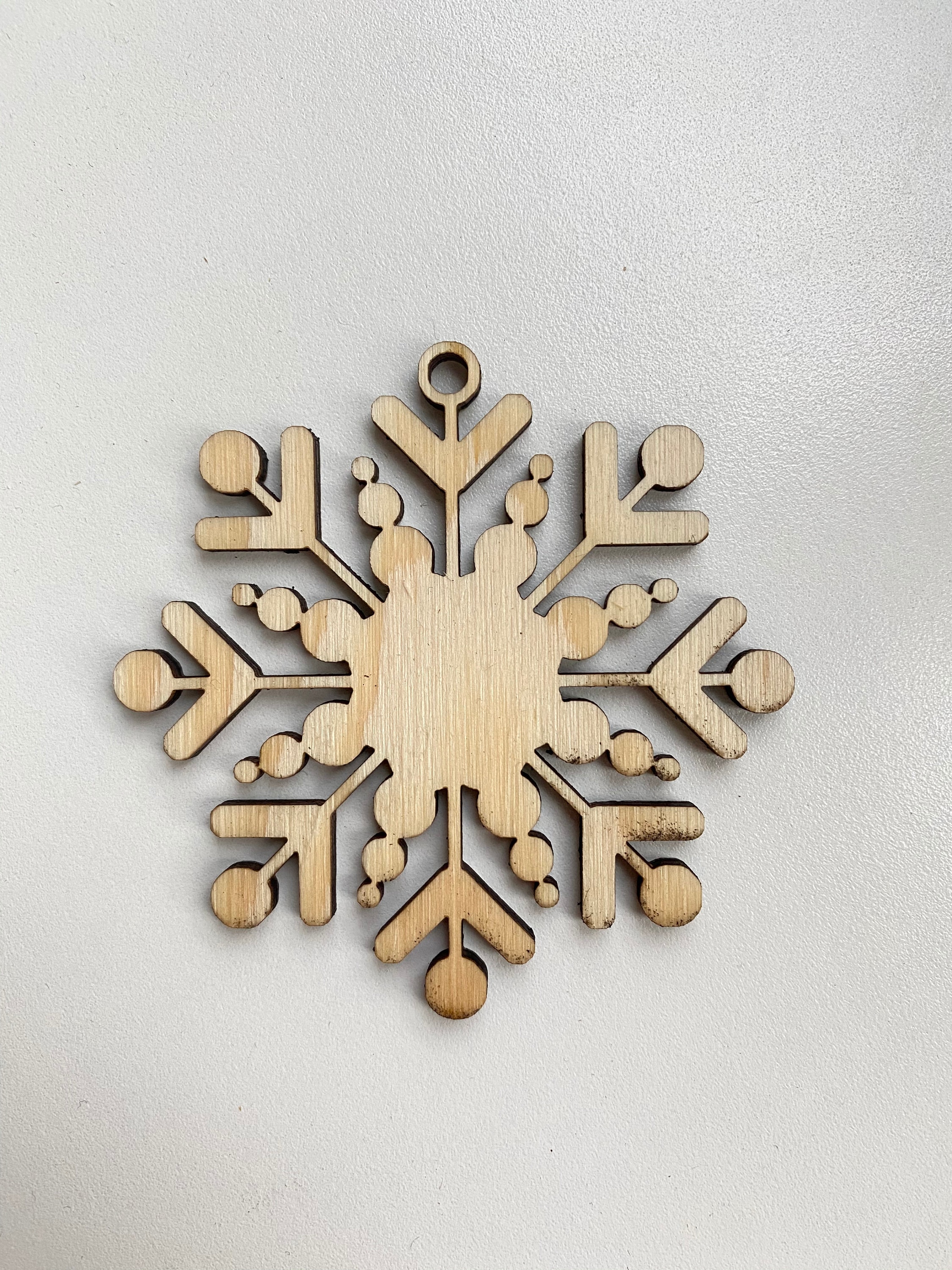10 Décorations En Bois Découpé Laser - Flocons De Neige, Père Noël, Sapin - 8cm, Trou Pour Suspendre