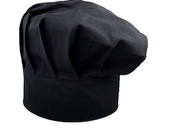 Puede incluir: Un gorro de chef negro con una corona alta y plisada y un ala ancha.