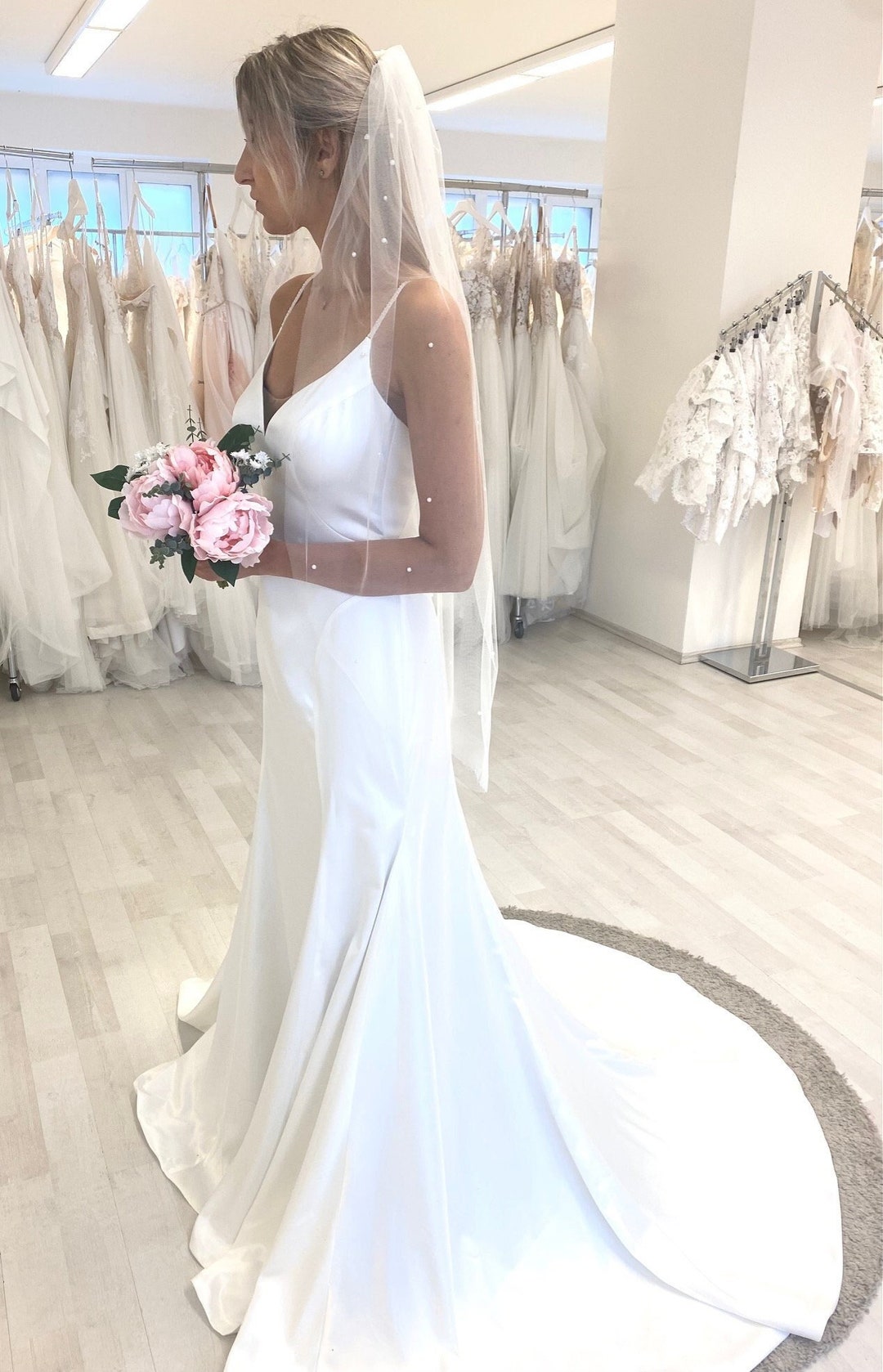 Crystal Tulle Wedding Veil: Sparkle Bridal Cathedral Veil - Etsy display picture 3